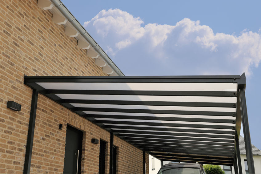 Vom Aufmaß bis zum Zubehör: alles zu Terrassenüberdachungen aus Glas