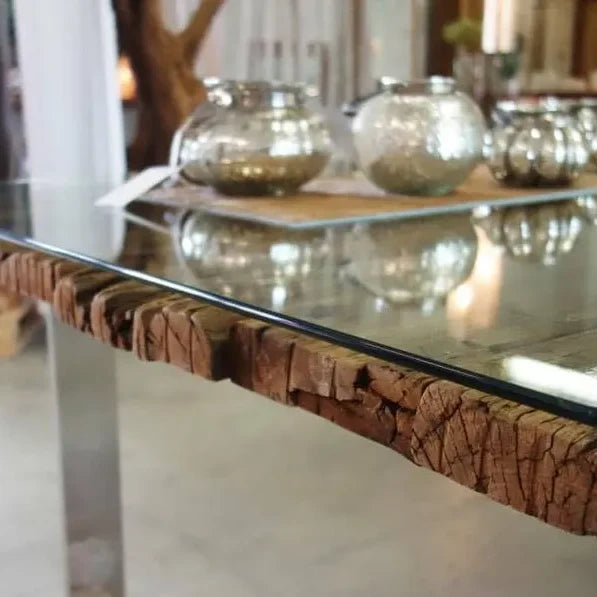 Glastischplatte aus ESG nach Maß auf einem Holztisch