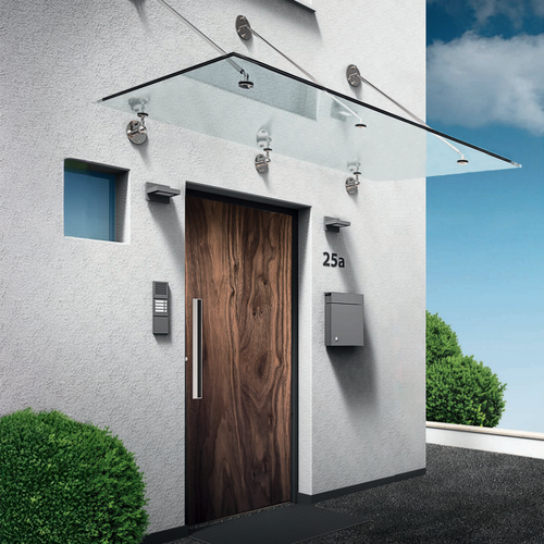 Vordach mit Zugstangen aus Klarglas