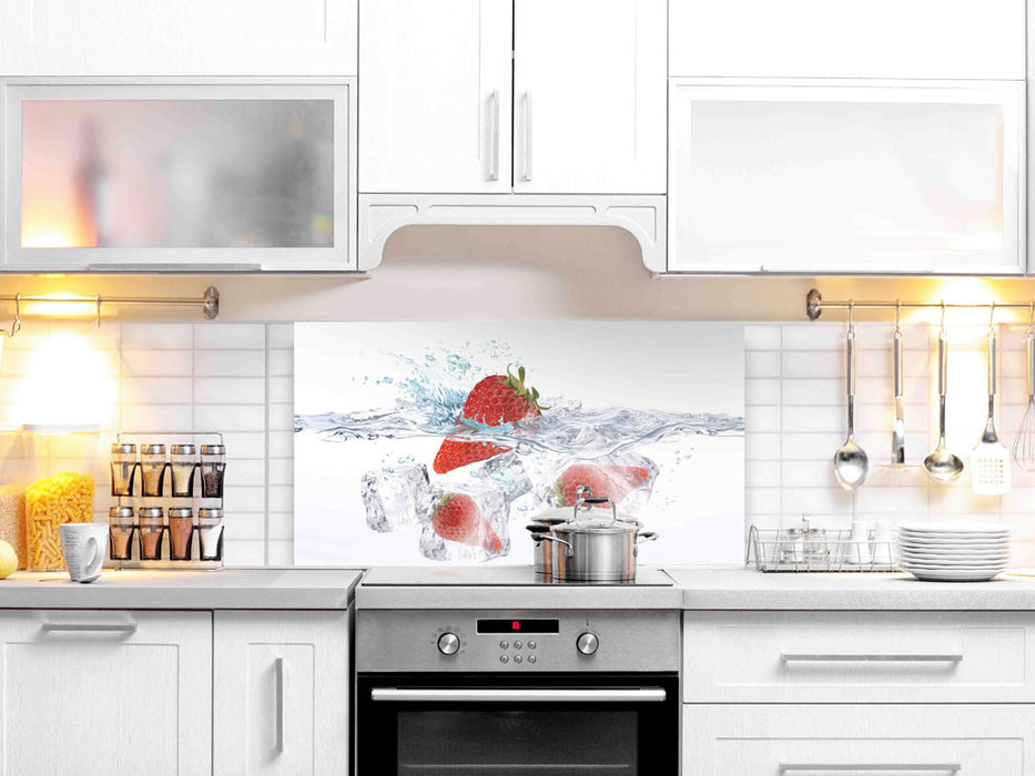 ESG Glasbild 4 mm Spritzschutz Motiv "Erdbeere im Wasser" | Glas Star